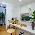 Lovelystay - Traditional Alfama View شقة *