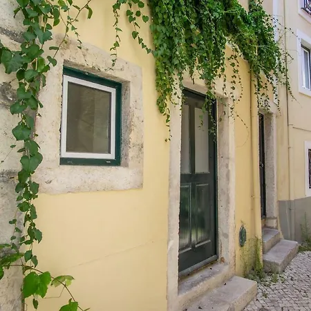 Lovelystay - Traditional Alfama View شقة