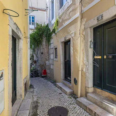 Traditional Alfama View By Lovelystay * Lisboa