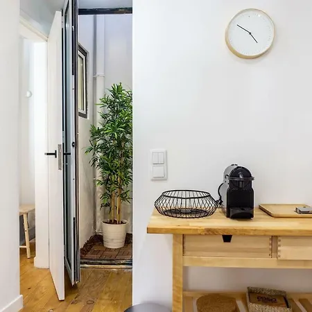 Lovelystay - Traditional Alfama View Appartement *