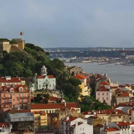 Lovelystay - Traditional Alfama View Appartement *