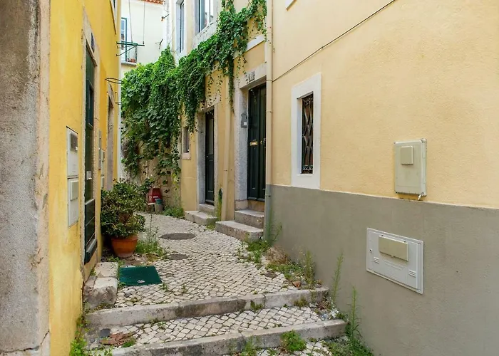 Lovelystay - Traditional Alfama View شقة Lisboa