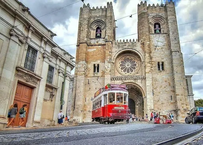 Lovelystay - Traditional Alfama View *