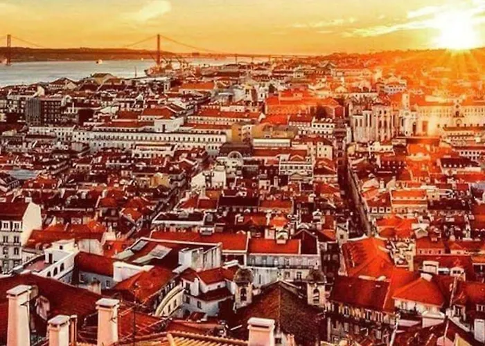 Lovelystay - Traditional Alfama View شقة