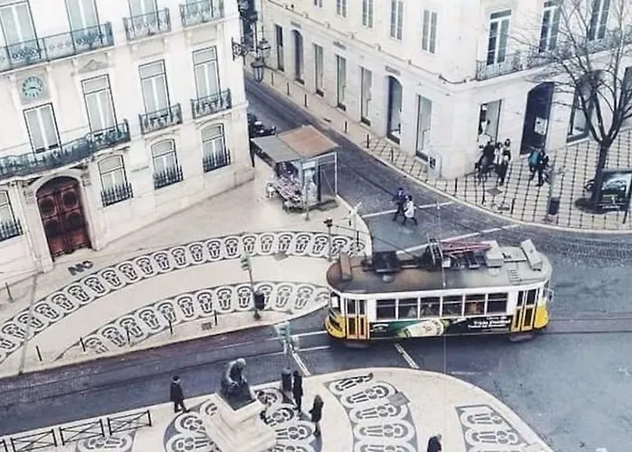 Lovelystay - Traditional Alfama View *