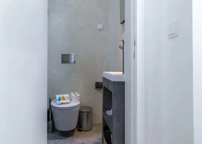 Lovelystay - Traditional Alfama View * Lisboa