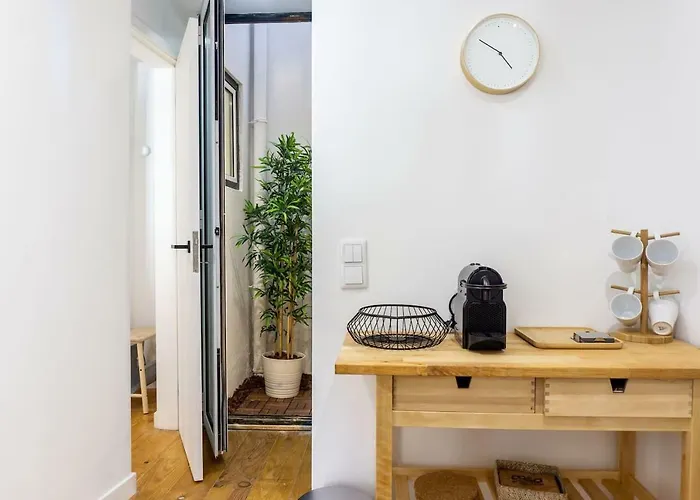 Lovelystay - Traditional Alfama View شقة *