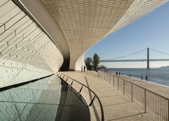 Lovelystay - Traditional Alfama View شقة