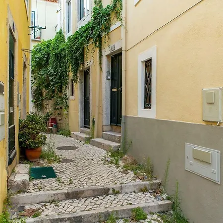 Lovelystay - Traditional Alfama View Appartamento Lisbona