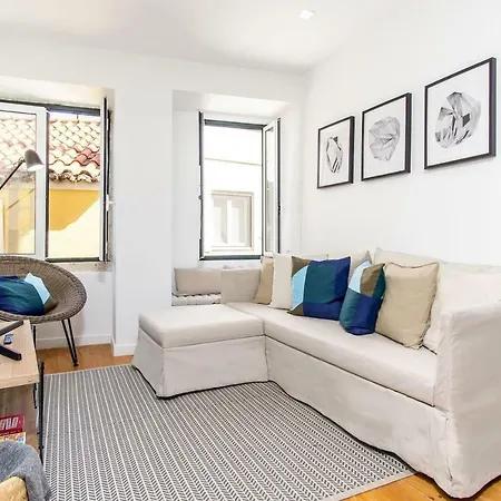 Lovelystay - Traditional Alfama View Appartamento Lisbona